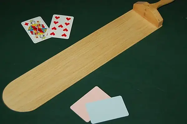 Baccarat-kortit ja jakolapio